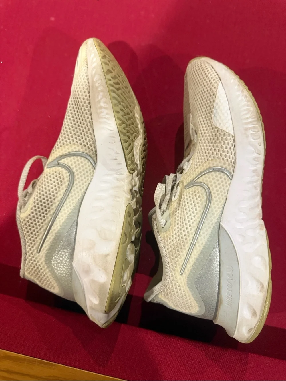 Nike Women’s Lightweight White Sneakers